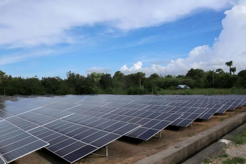 Listrik berbasis tenaga surya di Desa Muara Enggelam