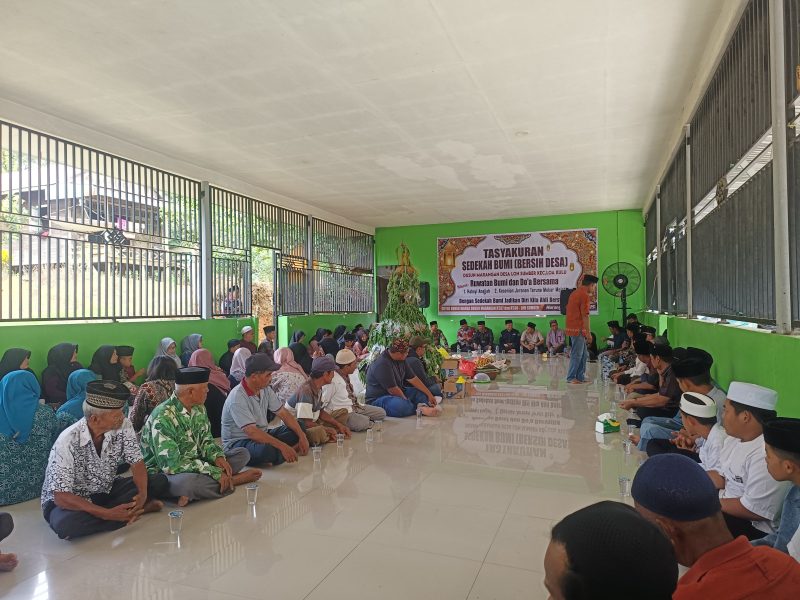 Pemerintah Desa (Pemdes) Loh Sumber, Kecamatan Loa Kulu, Kabupaten Kutai Kartanegara (Kukar) menggelar kegiatan sedekah bumi dan doa bersama di Dusun Marangan, Sabtu (23/5/2025).