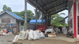 Pemerintah Desa Ponoragan, Kecamatan Loa Kulu, Kabupaten Kutai Kartanegara (Kukar), menyarankan masyarakat untuk lebih bijak dalam mengelola sampah demi menjaga kebersihan dan kelestarian lingkungan.