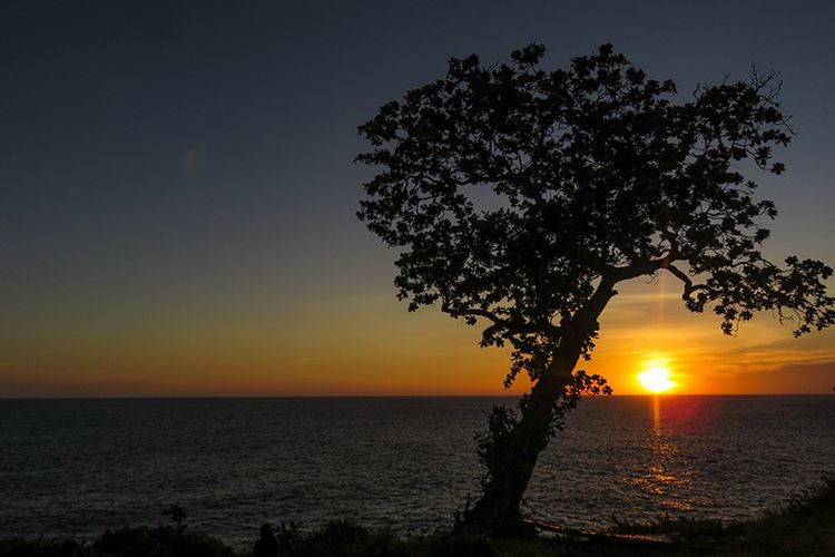 Pemerintah Desa Muara Kaman Ulu, Kecamatan Muara Kaman, Kabupaten Kutai Kartanegara (Kukar), terus berupaya mengembangkan sektor pariwisata lokal. Salah satu program prioritasnya tahun ini adalah pembangunan halaman lantaran tepi sungai yang menghadap langsung ke Sungai Mahakam, dengan panorama eksotis matahari terbenam sebagai daya tarik utamanya.