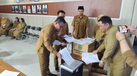 Dinas Pemberdayaan Masyarakat dan Desa (DPMD) Kabupaten Kutai Kartanegara (Kukar) bersama Dinas Kearsipan dan Perpustakaan (Diarpus) Kukar memusnahkan arsip yang sudah tidak memiliki nilai guna, Senin (11/8/2025).