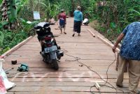 Pemerintah Desa Batuq, Kecamatan Muara Muntai, Kabupaten Kutai Kartanegara (Kukar), menyebutkan bahwa proyek pelebaran jembatan ulin yang menjadi akses utama menuju perbatasan Kutai Barat sudah dilaksanakan. Proyek ini diharapkan mampu meningkatkan konektivitas dan memperlancar mobilitas warga antarwilayah.